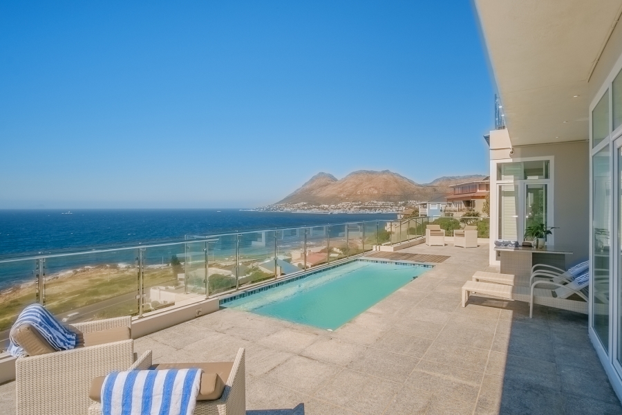 7 Bedroom Property for Sale in Cairnside Western Cape